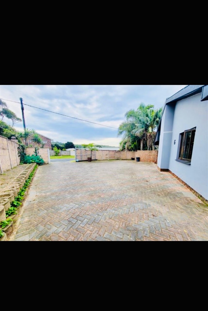 6 Bedroom Property for Sale in Gonubie Eastern Cape